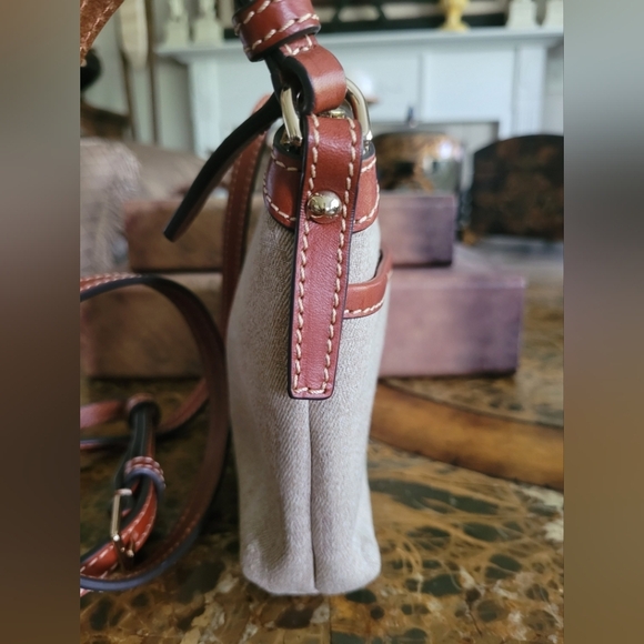 Dooney & BOURKE Elegant Tan and Brown Women's Bag - Picture 3 of 10